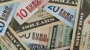 تغيرات مستمرة في أسعار العملات الأجنبية والعربية داخل أروقة بنك القاهرة اليوم